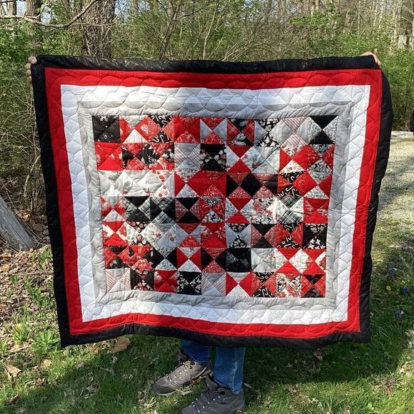 NWT Sparkling Christmas Quilt with Four Borders
